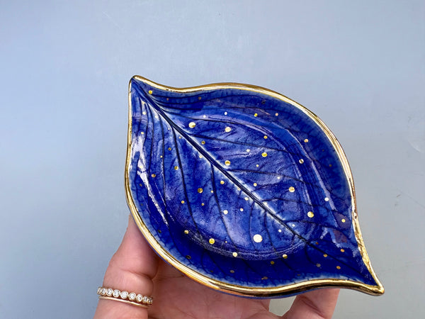 Small Cobalt Blue Hydrangea Leaf, Ceramic Dish with Gold Accents - Vuvu Ceramics
