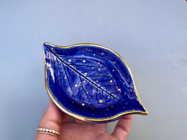 Small Cobalt Blue Hydrangea Leaf, Ceramic Dish with Gold Accents - Vuvu Ceramics