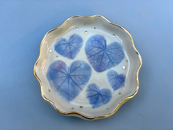 Heart-shaped Lily Pad Jewelry Holder, Ceramic Dish with Gold Accents - Vuvu Ceramics