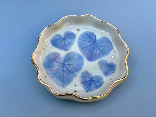 Heart-shaped Lily Pad Jewelry Holder, Ceramic Dish with Gold Accents - Vuvu Ceramics