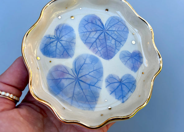 Heart-shaped Lily Pad Jewelry Holder, Ceramic Dish with Gold Accents - Vuvu Ceramics