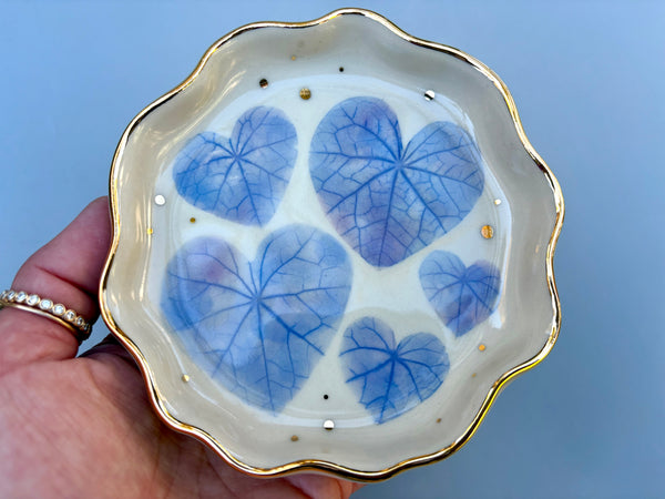 Heart-shaped Lily Pad Jewelry Holder, Ceramic Dish with Gold Accents - Vuvu Ceramics