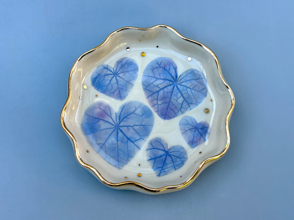 Heart-shaped Lily Pad Jewelry Holder, Ceramic Dish with Gold Accents - Vuvu Ceramics
