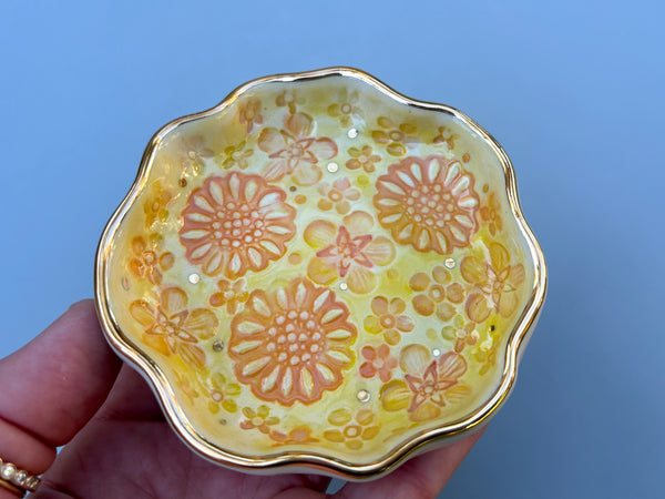 Mini Sunrise Bouquet Jewelry Holder, Ceramic Dish with Gold Accents - Vuvu Ceramics