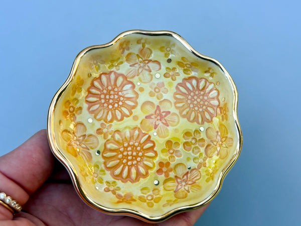 Mini Sunrise Bouquet Jewelry Holder, Ceramic Dish with Gold Accents - Vuvu Ceramics