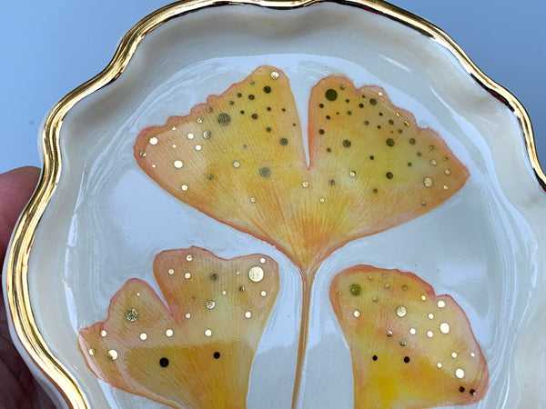 Golden Ginkgo Leaf Ring Dish with Gold Accent