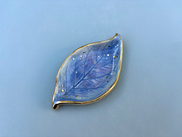 Small Hydrangea Leaf Ring Dish, Ceramic with Gold Accent - Vuvu Ceramics