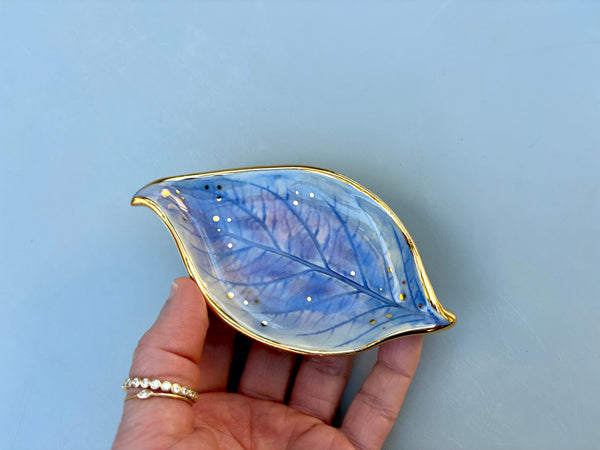 Small Hydrangea Leaf Ring Dish, Ceramic with Gold Accent - Vuvu Ceramics