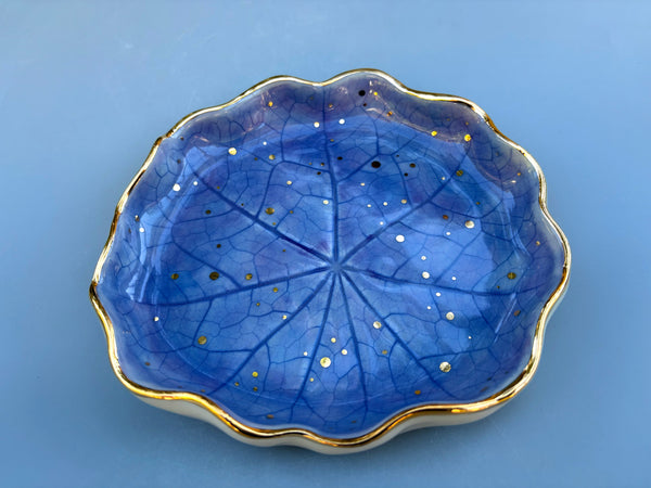 Large Periwinkle Nasturtium Leaf, Ceramic with Gold Accent - Vuvu Ceramics