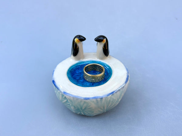 "I will always cross the ice to be with you", Emperor Penguin ring pedestal, ceramic with glass - Vuvu Ceramics