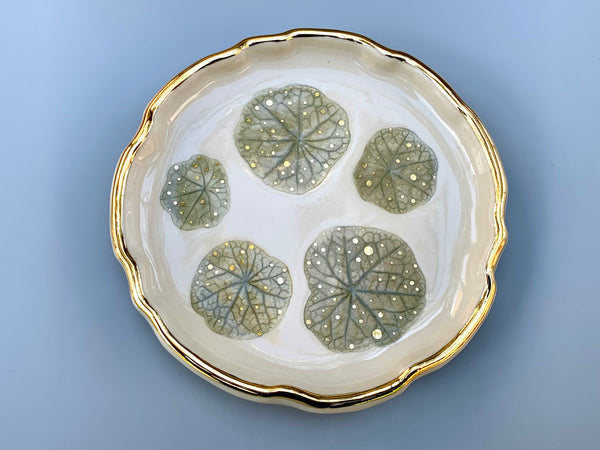 Lily pad jewelry dish with real gold accents - Vuvu Ceramics