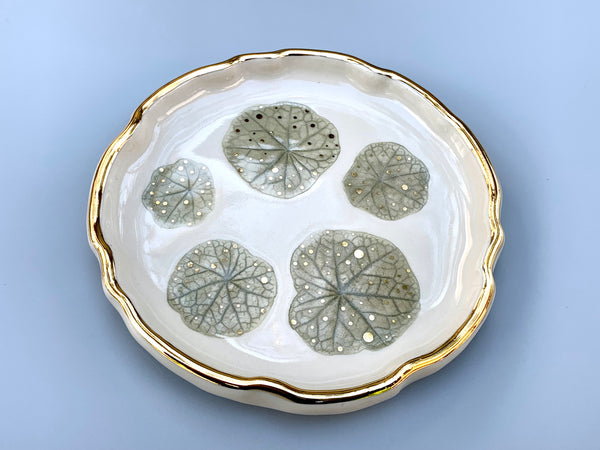 Lily pad jewelry dish with real gold accents - Vuvu Ceramics