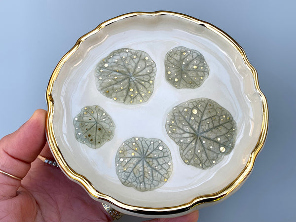 Lily pad jewelry dish with real gold accents - Vuvu Ceramics