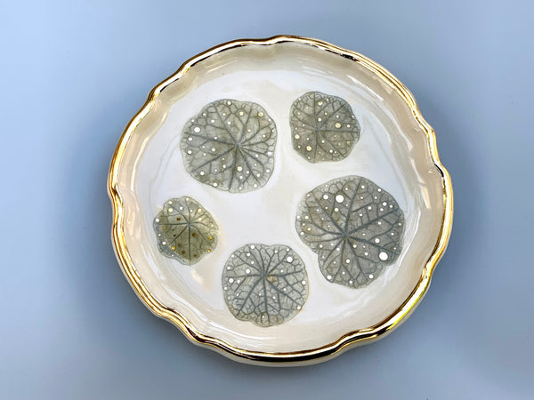 Lily pad jewelry dish with real gold accents - Vuvu Ceramics