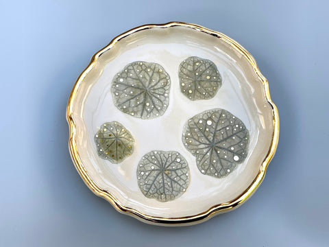 Lily pad jewelry dish with real gold accents - Vuvu Ceramics